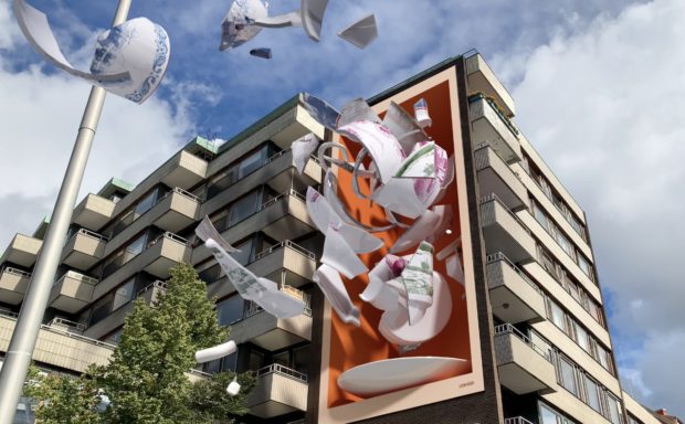 Keer collaborated with augmented reality designer Joost Spek to make the artwork interactive.